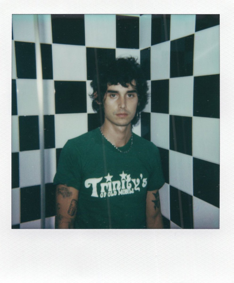 wallowsmusic's tweet image. “BAD DREAM” (our alternate and original take on the song) OUT NOW. We hope you like it 😈 wallows.lnk.to/baddreamalt