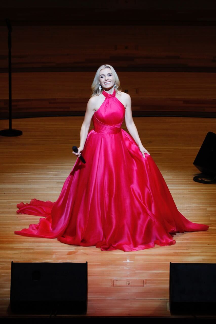 キャサリン・ジェンキンス（メゾ・ソプラノ）[ディス・イズ・クリスマス] Amazon.co.jp: Katherine Jenkins: Christmas Spectacular Live