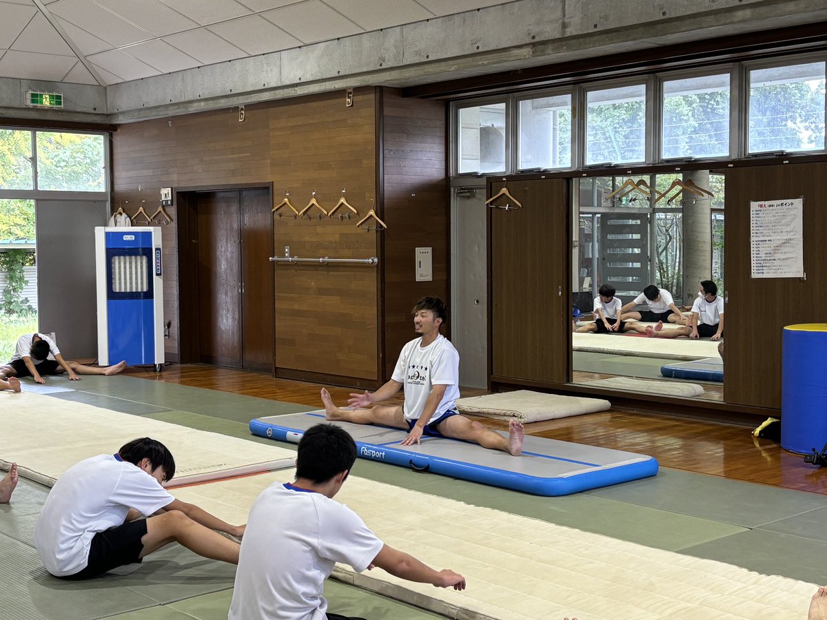 t12n's tweet photo. 先日、市原市立有秋中学校にて、
講演会、実技指導を行わせていただきました。
体操をやっていた20年間、パフォーマーになったきっかけ、教室を立ち上げようとした思いなどをお話させていだきました。
今後も小学校や中学校、企業にこの様な取り組みを行っていきます。

#講演会 #実技指導　#目標 #夢 https://t.co/T1IXGjfZ72
