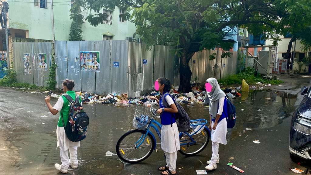 prakashan's tweet photo. This spot  AdhiyamaanNagar turned into a dumping ground despite the "No Dumping" signs on the fencing. With Radiance School just 30 meters away, it’s a serious safety &amp; hygiene concern for the community. Action needed #kolathur @chennaicorp @mkstalin @Udhaystalin @Anbil_Mahesh https://t.co/H9nC1zmSQ0