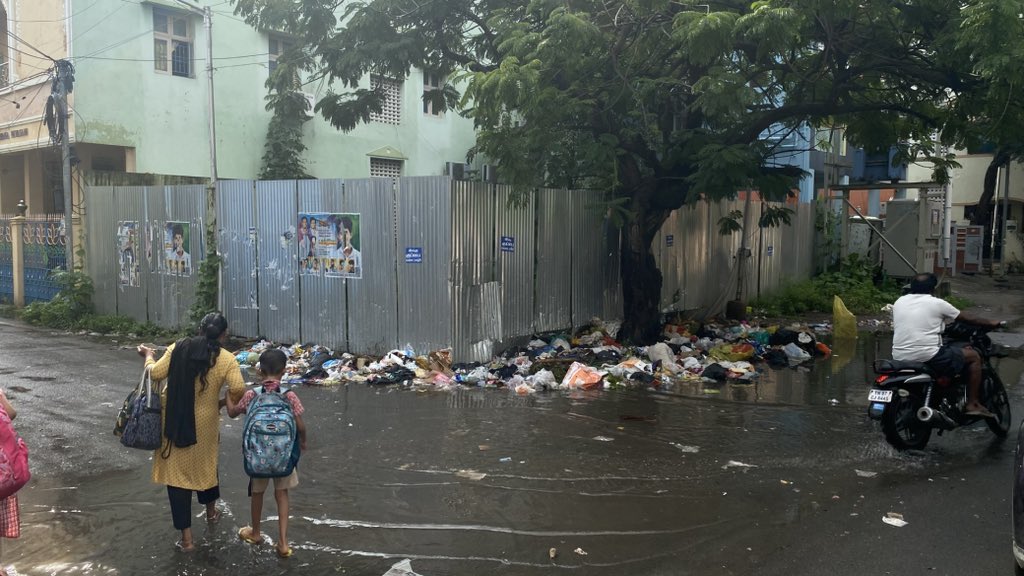 prakashan's tweet photo. This spot  AdhiyamaanNagar turned into a dumping ground despite the "No Dumping" signs on the fencing. With Radiance School just 30 meters away, it’s a serious safety &amp; hygiene concern for the community. Action needed #kolathur @chennaicorp @mkstalin @Udhaystalin @Anbil_Mahesh https://t.co/H9nC1zmSQ0
