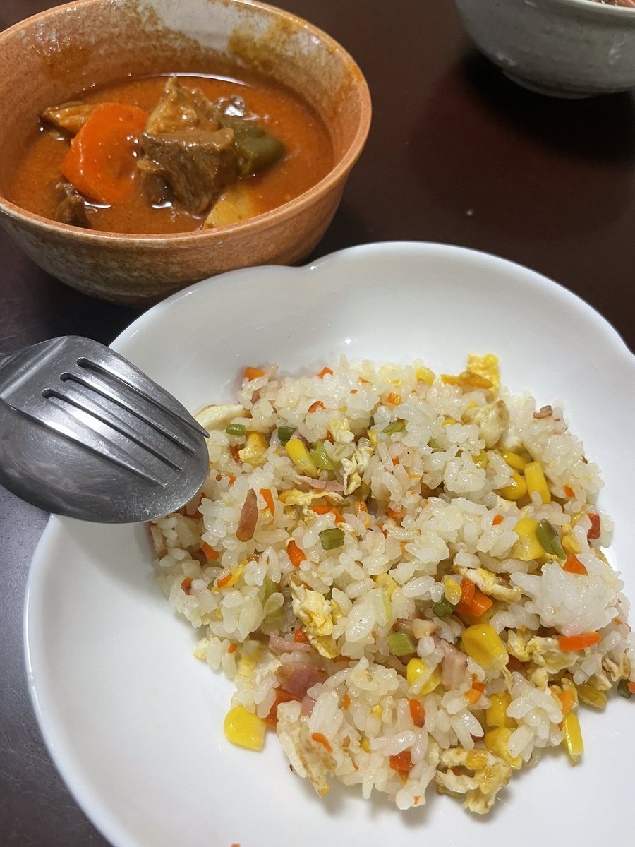 ako_elly's tweet photo. お昼に #sinangag と #caldereta 作った😋
トマトベースのハヤシライスソースとトマトソースで煮込んだ👌🏻
旦那がレバー系だめだからレバーペースト無しだけどまぁまぁ再現できたかな。
#lunch #kaintayo https://t.co/31kbA32GPk