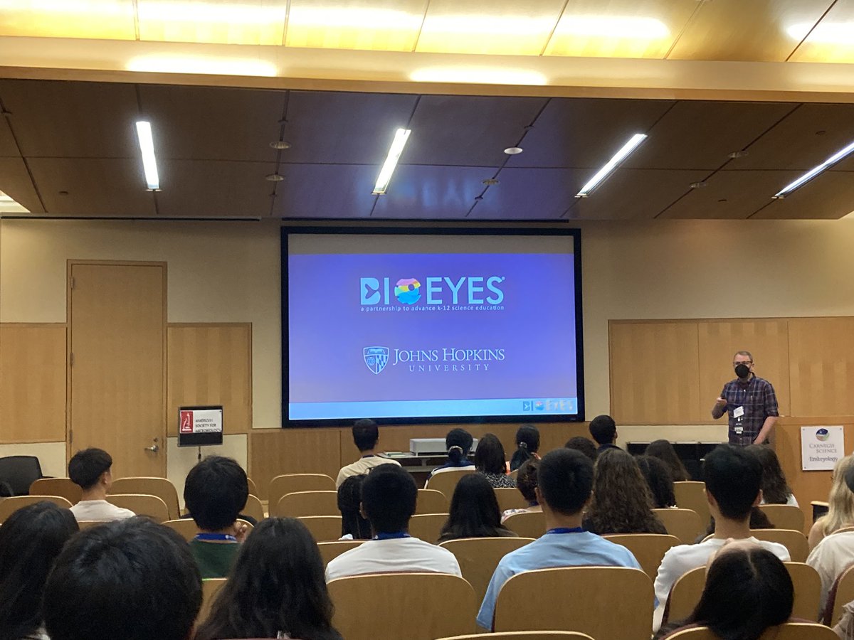 grapenny1's tweet photo. I’m proud to complete my 3-year term as @ASMicrobiology Young Ambassador. I connected with inspiring YAs worldwide and started a collaboration with @bioeyes @JohnsHopkins, bringing science to high school students globally. Apply YA by Nov 1. 
#ASMAmbassadors https://t.co/116nSDNKIA