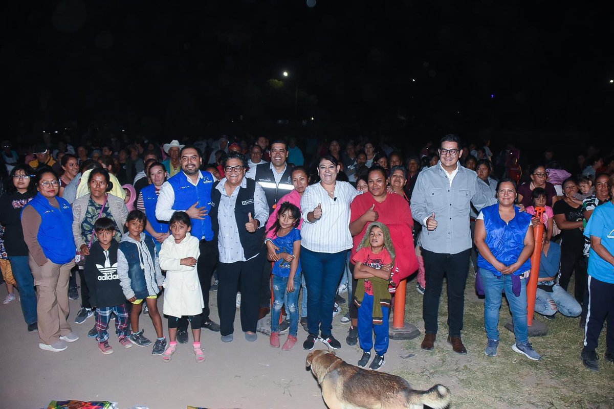 AgsMoniBecerra's tweet photo. Acompañada por el presidente municipal de Aguascalientes, @LeoMontanezC, Sarai Alicea, así como de mi compañero @quiquegalo, visitamos #MuyBien la comunidad de Cañada Honda para la entrega de útiles escolares por parte de la Secretaría de Desarrollo Social.
#YoSíRegreso
#Dtto2 https://t.co/jPWpQTs8ls