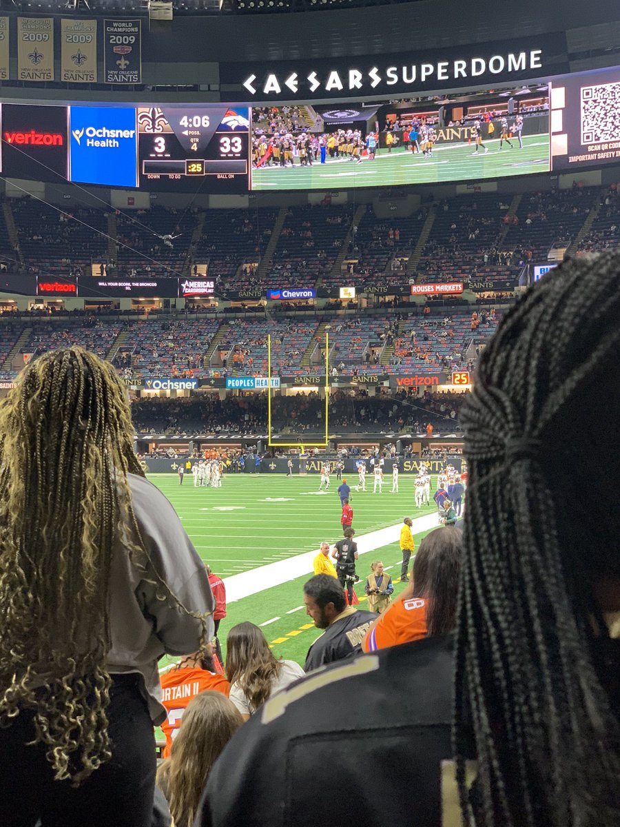 Scathum's tweet photo. Broncos won! Football game was lit🤘🏻 https://t.co/zfzJWZcg6p