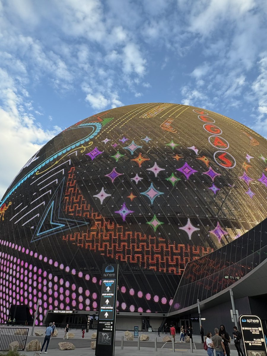 RepeatTravels's tweet photo. The MSG Sphere in Las Vegas is Massive! A stunning mix of tech and art, Great way to advertise. LED display wrapping around the entire exterior - last photo 🔥
#LasVegas #MSGSphere #Innovation #Entertainment https://t.co/7taLZoryvr