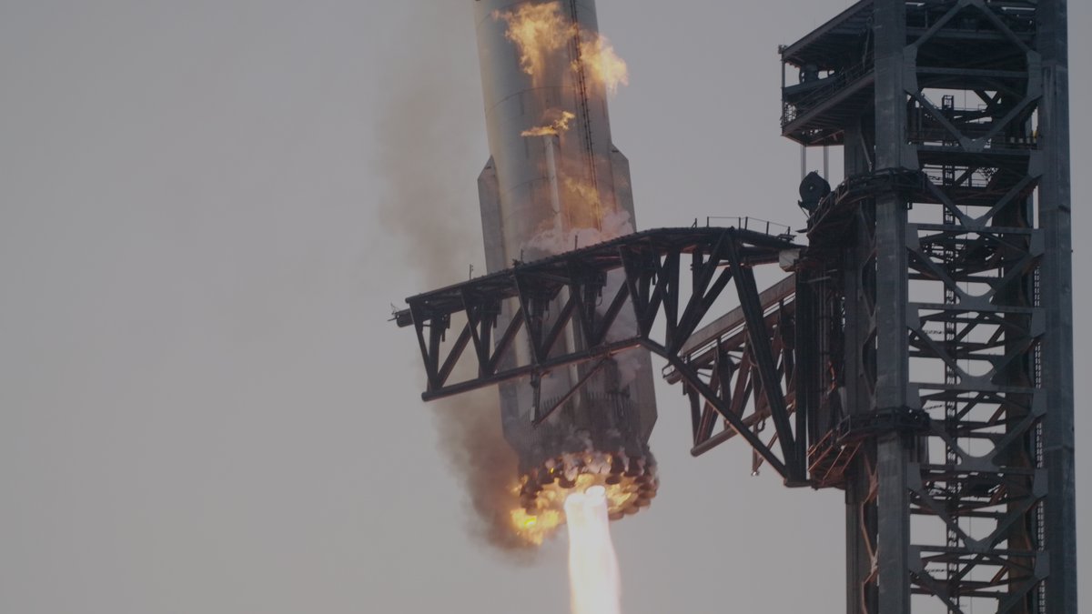 Erdayastronaut's tweet photo. I have to gush for a moment. These are a few still frames from some of our videos we're releasing in about 10 hours... and WOW... I am SOOO proud of our team. They've worked TIRELESSLY for YEARS now to capture these once-in-a-life-time moments and what they delivered from Flight 5 (the first booster catch) is simply phenomenal!

I've had doubts, we've had questions, we've been tired, we've debated if it's all worth it, we've debated if our approach was right. We have calls, meetings, chats to go over what went right and wrong and what can be improved for the next launch. 

Every launch we've iterated on our gear and process, and it's been hard. To a small degree, I can related to what the @SpaceX teams might go through with each launch and upgrade of Starship. But every time, we re-invest, fix up, redo, and upgrade every step of our process. It's been far from perfect, and we had very rough start when switching to 4K livestreams... But our team has been so resilient, dedicated and positive about the next step. Every time. 

I want this to be a heartfelt reminder that even when things don't seem perfect and when you're in the middle of a big project where you feel like giving up, sometimes that's the perfect opportunity to rethink, refocus and double down. 

THANK YOU to the Everyday Astronaut and @considercosmos (Cosmic Perspective) team. You all amaze me every day. 

AND THANK YOU to those of you who help us make this all possible. The super chats, the X subscribers, YouTube Members, Patrons, those who buy merch, those who like and subscribe (as cliche as it is), it all means a lot and goes right back into this beautiful machine that helps us capture these historic moments as best as we possibly can. We thank you for entrusting us!!! 

Ok, enough gushing, love you all! Enjoy the Flight 5 compilation tomorrow!!!