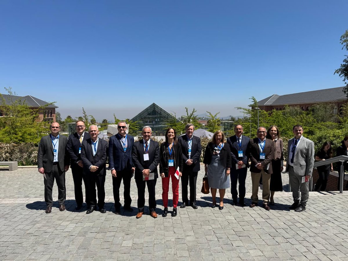 LorenzoFAlonso's tweet photo. Gracias a @ESEUANDES y a Raymundo Monge por este valioso encuentro de diálogo sobre el futuro de las Escuelas de Negocios y el Executive MBA. Un placer compartir ideas con representantes de 9 instituciones. #AESE @IAE_Austral @IEEM_UM @INALDE @ISE_BR @padperu @UNISgt @IDEbschool https://t.co/0LrTnC0tMD