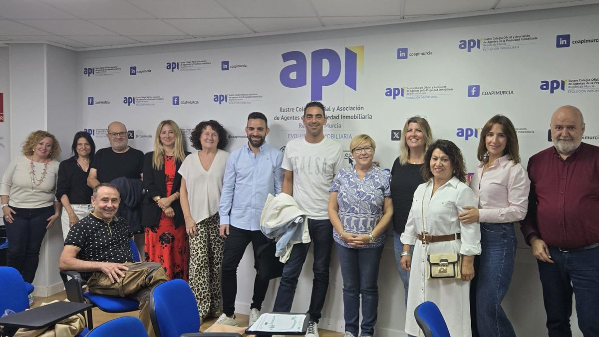 COAPIMURCIA's tweet photo. Gracias a tod@s por la asistencia al Networking impartido ayer por la psicóloga @carmen_maria_psicologa_y_coach .
!Nos vemos en la siguiente! 😊 https://t.co/I72RYNf1mg