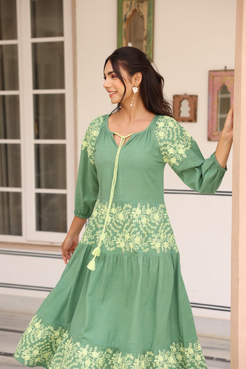 saffron_threads's tweet photo. Embrace effortless elegance with this green cotton linen dress. The delicate embroidery and neck tie-up add a touch of sophistication to your everyday style. 🌿✨ https://t.co/zyMV5Gver7
