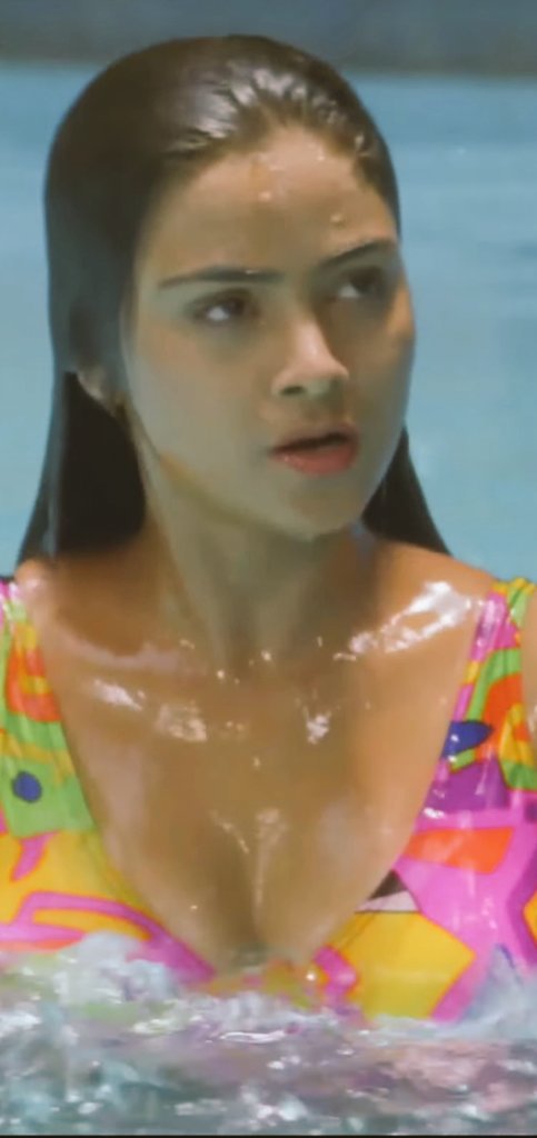 Anubama008's tweet photo. #vintageSimran Ah Parthave MooduAkuthu 💋💋😘 https://t.co/IYcDDctrq1