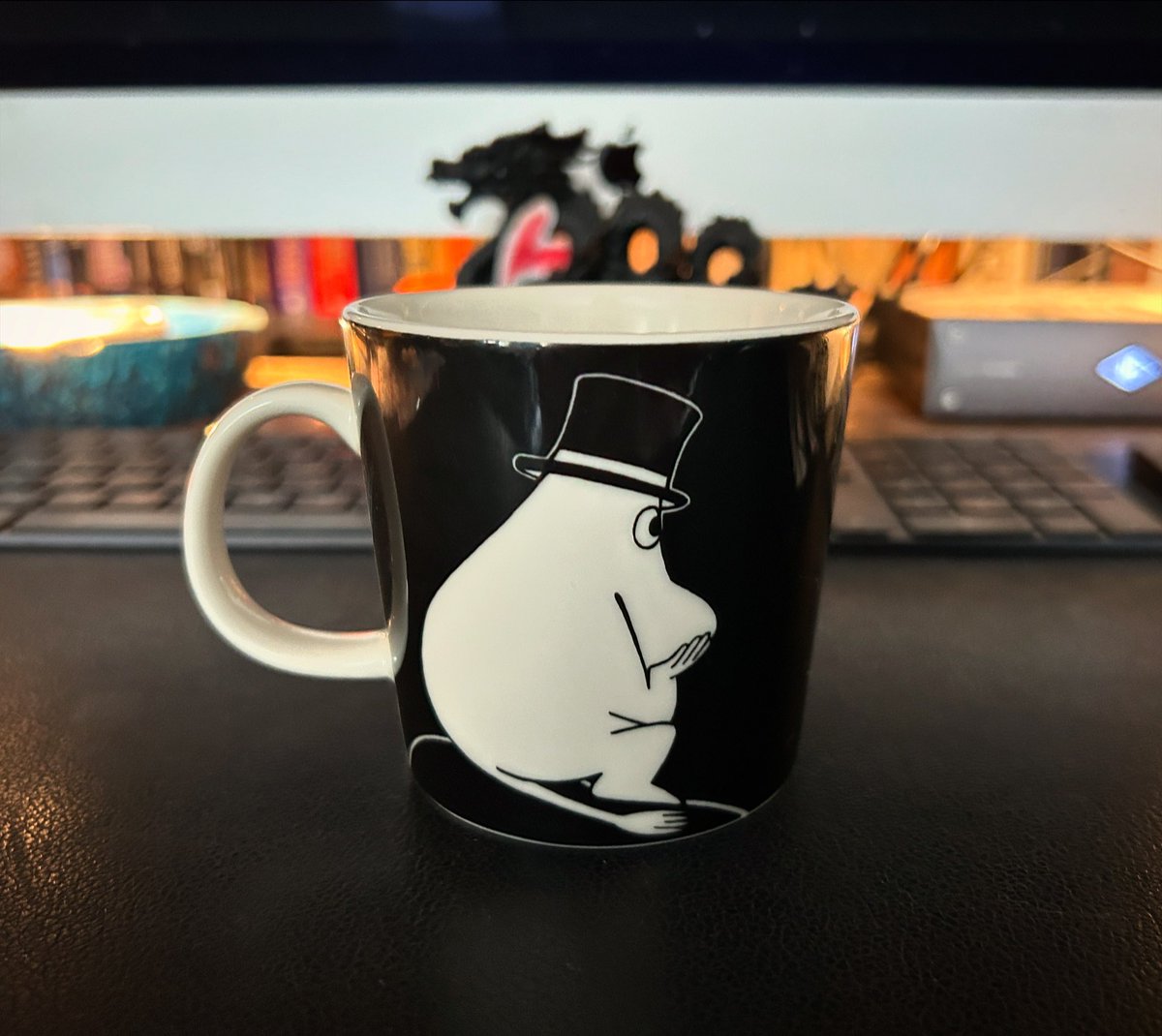 pmsaari's tweet photo. Thinking about getting sht done. #GoodMorning! #ExpressYourselfWithAMoominMug #moominmug #muminmugg #muumimuki #moominarabia #coffeewithmilk #morningcoffee https://t.co/d1qeOmBgxA