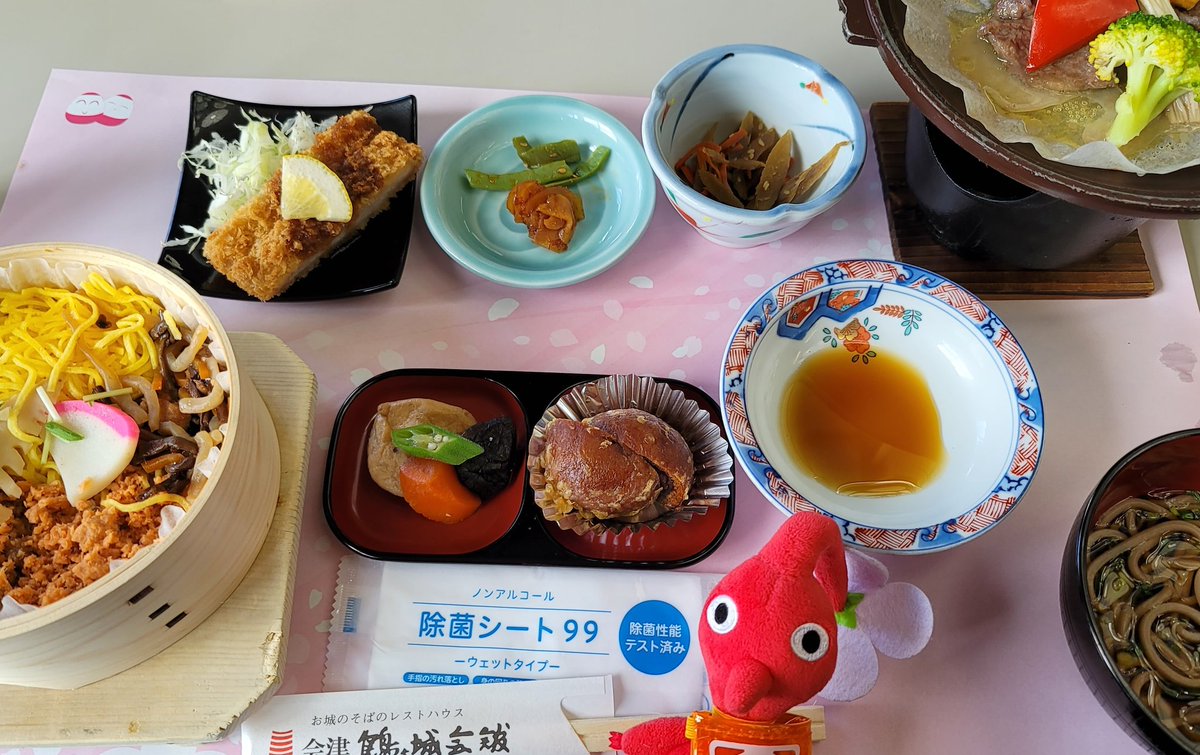 「鶴ヶ城探索、そして鶴ヶ城会館でお昼召し上がりました。 」|🩷ℂ𝕣𝕚𝕞𝕞𝕪/hitausのイラスト