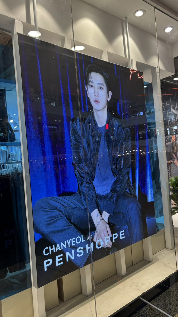 loeyheartsclub's tweet photo. chanyeol's new penshoppe campaign at penshoppe glo! 🩶 https://t.co/LtFPgEDbzy