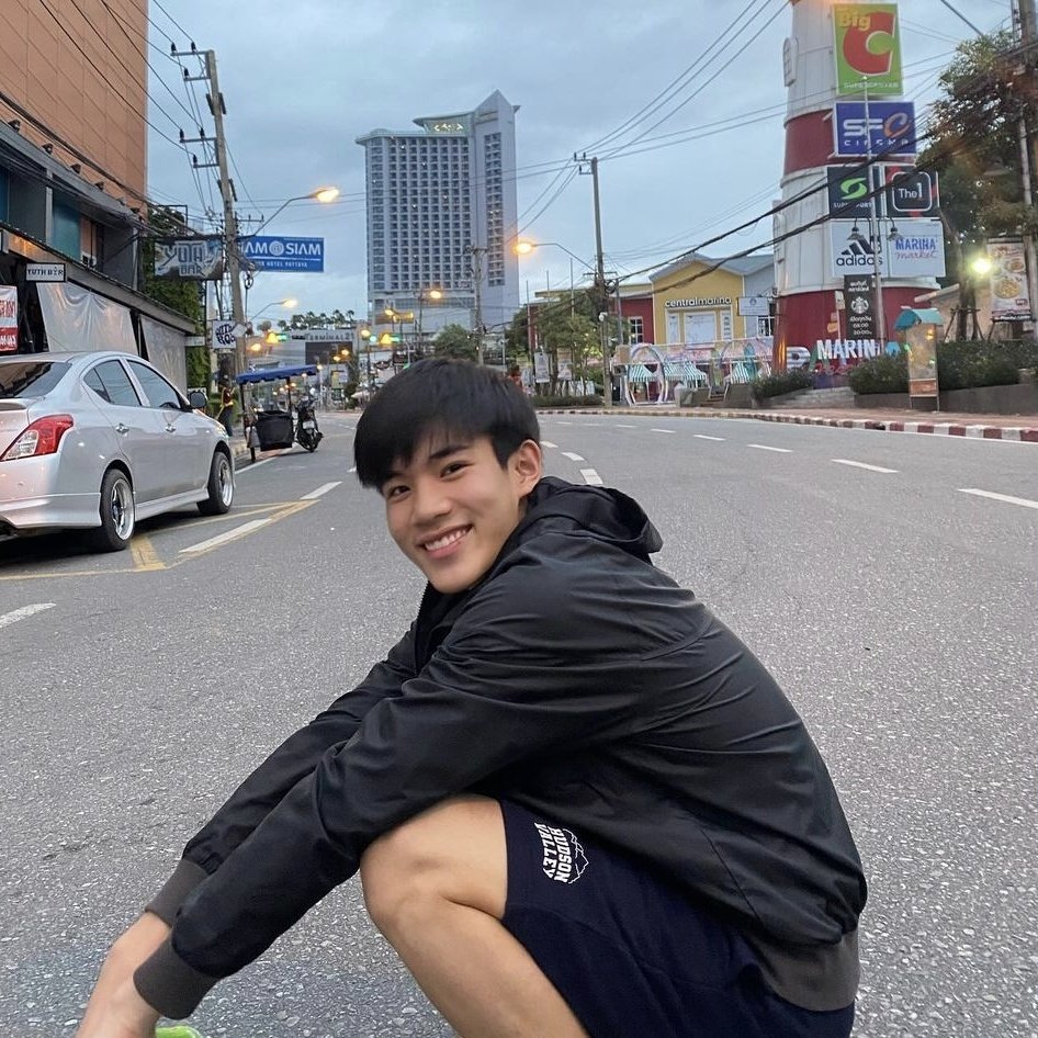 nox2perrr's tweet photo. เจมีไนน์ฮีเหมือนเจ้าของคนเท้นต์นั้นอะ

: มึงเคยถ่ายรูปกูไว้ป่ะ
: ไม่อะ ถ่ายทำไม เปลืองเมม

but also : https://t.co/RPVUTfUQTk