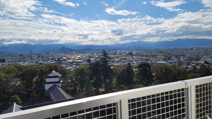 鶴ヶ城探索、そして鶴ヶ城会館でお昼召し上がりました。 