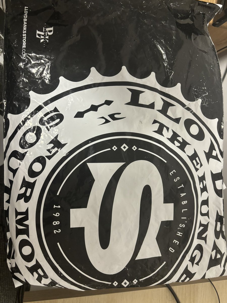 death_bee_'s tweet image. @Lloydbanks Swag just came in 🔥🔥🔥 #hungerformore