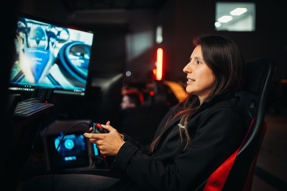 AirspeederHQ's tweet photo. It's #Friday! 
The @AlaudaAero crew had a play on the official @AirspeederHQ game - @CelerosGame
Which of your friends would you race against? Tag them in the comments below!  🚀🏁 

#FutureOfRacing #SteamGames #eSports #Airspeeder
#Celeros #FlyingCarPilots #AlaudaAeronautics https://t.co/eFJxsN9buX