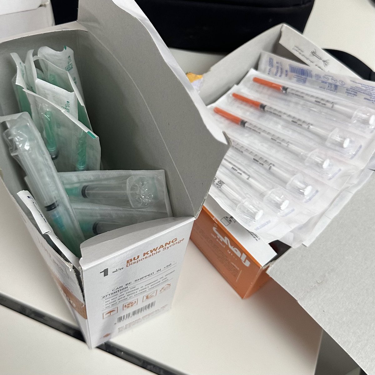 RA2PH's tweet photo. صبااح الخييير
ثريد اليوم من قلب معمل الفارما (علم الأدوية) 💊  
حطينا فأر وارنب تحت تأثير دواء وشفنا ايش صار عليهم🔥

بس ايش هو الدواء بالضبط؟ كيف استجابو له؟ وايش ممكن يسوي فينا بدل الفيران؟

صلوا على النبي وتابعوا معي 👇🏻🤍 https://t.co/WhOQbvog4n