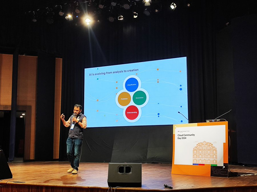 aditykumar0431's tweet photo. An interactive deep dive into the world of Generative AI with Vijaykumar Jangamashetti at #CloudCommunityDay! Exploring Gemini and beyond on Google Cloud – the future of AI is here, and it's powerful! 🚀 #jaipur #ccdjaipur
@gauravkheterpal
@vikas123
@AnukritiBansal https://t.co/p3wGSyThBI
