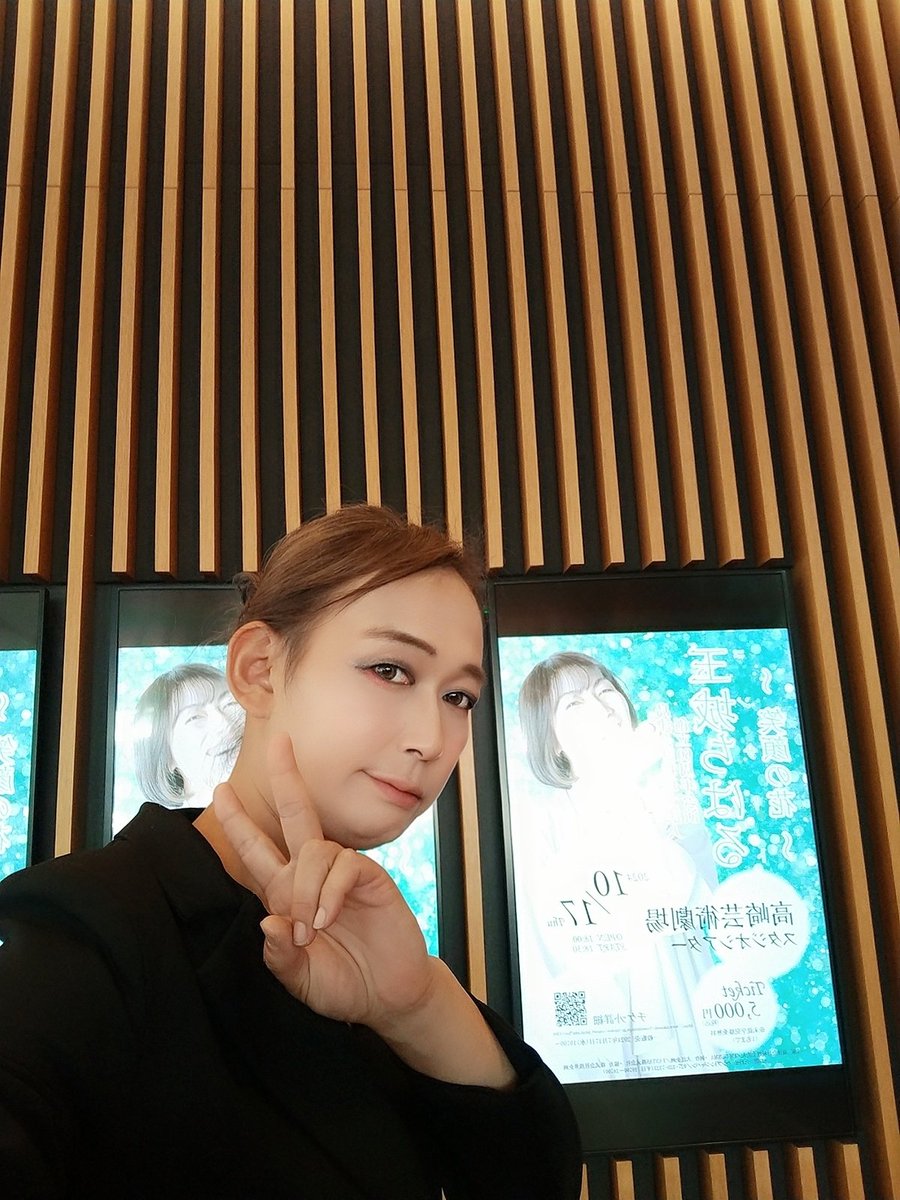 mayuchavv's tweet photo. 昨日の玉城ちはるコンサート
スタッフとして参加させてもらいましたが

「みなさんの笑顔で帰る姿が見れてよかった！」です

そんなあたしですが
気合いを入れてヘアメしてもらった結果

「お店に出勤する時よりも気合い入ってますね」

という褒め言葉を頂きました！

#玉城ちはる
#高崎芸術劇場 https://t.co/OwxtGrFKY8