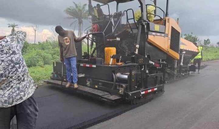 Jmartinsijere's tweet photo. The ongoing rehabilitation of  Okehi/Umuola/Eberi road by Governor Sim Fubara, a 10.8km road that links Etche and Omuma LGAs, is making steady progress.

Recall that Governor Fubara is also constructing the Omodu-Eberi-Omuma road, which connects to Abia State.

The combination of these roads will ease transportation challenges and bring significant development to these LGAs.

Indeed, Governor Fubara is focused, setting the pace, and delivering on his mandate despite distractions from the enemies of Rivers State.

 #FubaraGetsItDone #FubaraIsActive #RiversFirst