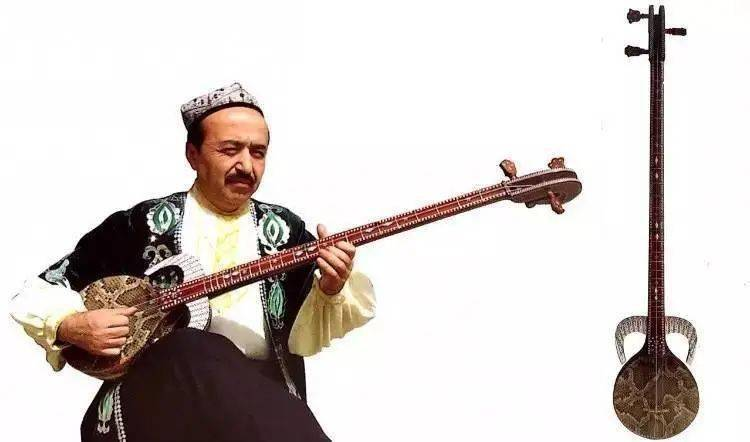ChinaKaleido's tweet photo. #Xinjiang is well known for its beautiful melodies and the art of dances. People would enjoy themselves singing and dancing in their daily lives.
Rawap, Tanbur, Dombra, Dap... people of all ethnic groups play melodious music and sing about the beautiful life. #China https://t.co/njlQUhBclF