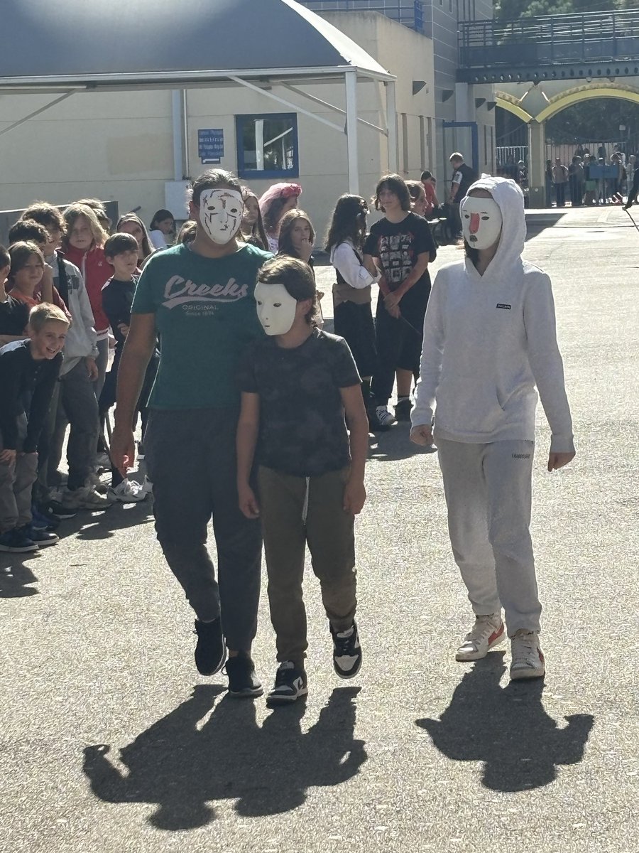 Journée Halloween organisée par la vie scolaire du <a href="/cgIleRousse/">COLLEGE PASCAL PAOLI ILE ROUSSE</a> : escape game, concours de déguisements et repas spécifique 
Merci aux CPE, AED et à la équipe de cuisine 👏 <a href="/accorse/">Académie de Corse</a>