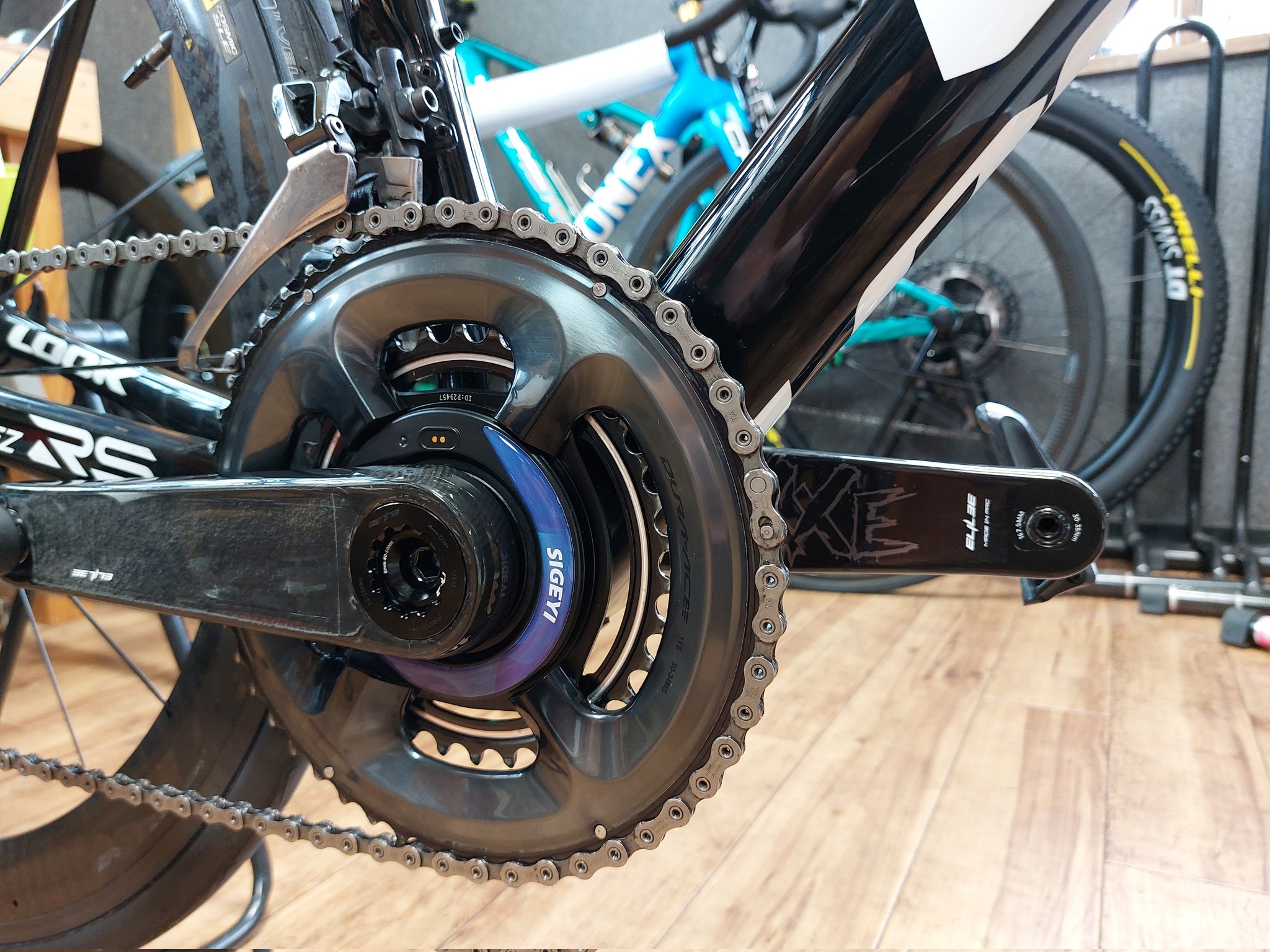 エライリー　カーボンホイール 71uCyw3mxbL.jpg_BO30,255,255,