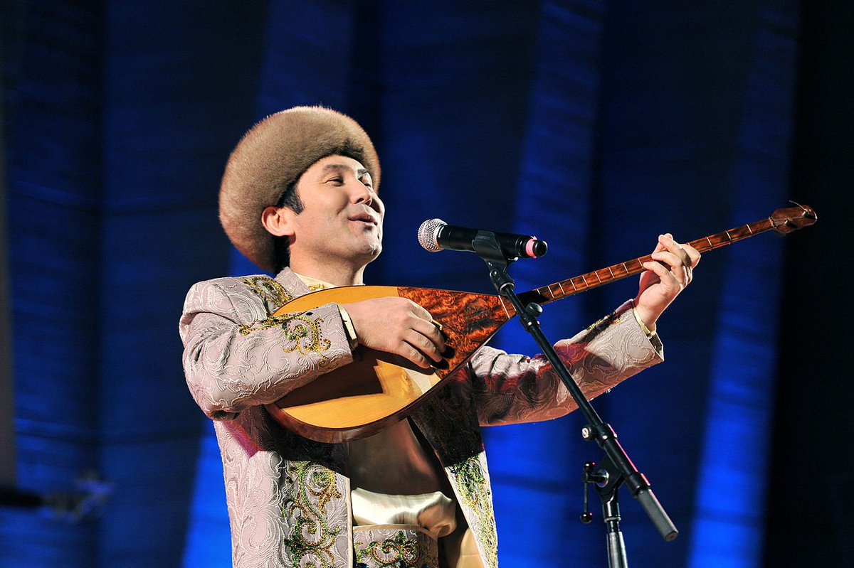 ChinaKaleido's tweet photo. #Xinjiang is well known for its beautiful melodies and the art of dances. People would enjoy themselves singing and dancing in their daily lives.
Rawap, Tanbur, Dombra, Dap... people of all ethnic groups play melodious music and sing about the beautiful life. #China https://t.co/njlQUhBclF