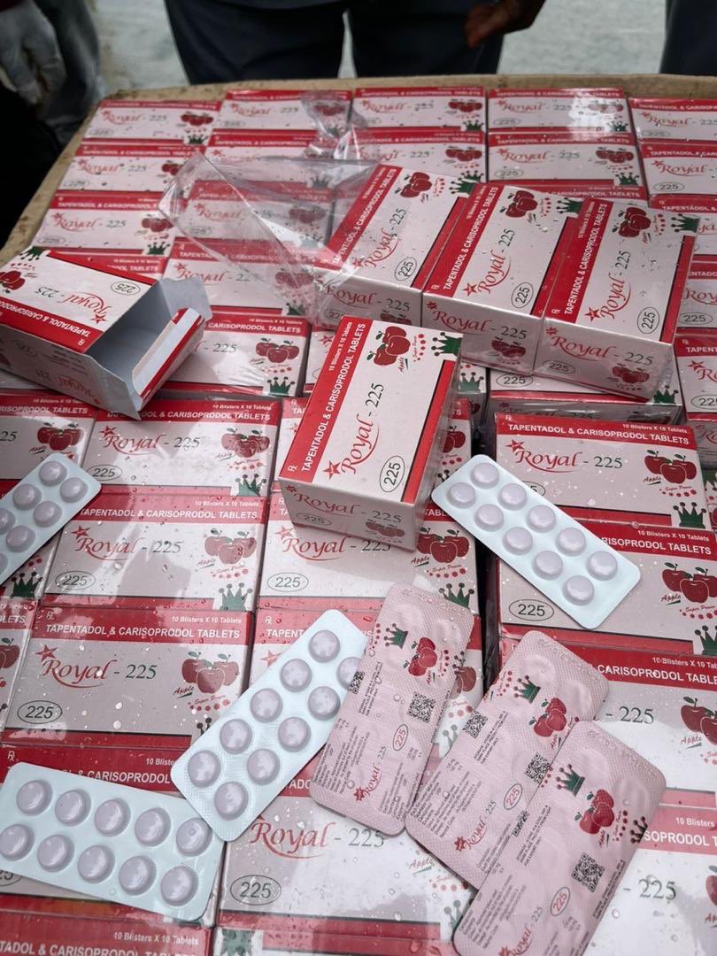 MatthewNiceUN's tweet image. 👍Nigeria 🇳🇬 @ndlea_nigeria &amp;amp; @CustomsNG beginning 7 Oct on INTEL intercept 32.6 MILLION #tramadol 💊 &amp;amp; 1.45 MILLION bottles of #codeine-based syrup at the Lekki &amp;amp; Apapa seaports 🚢!

@INCB_OPIOIDS @INCB_GRIDS @NafdacAgency 

ndlea.gov.ng/news/thailand-…