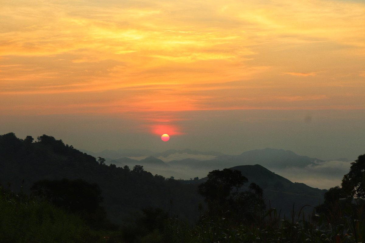 jatanbhil's tweet photo. Sunrise 🌄 Ambadungar kawant chhotaudepur 
#sunrise #ambadungar #chhotaudepur https://t.co/59vHs35aFG