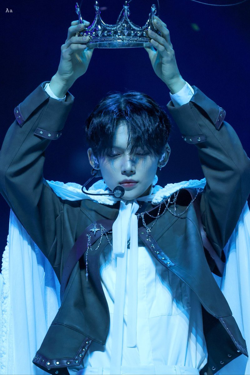 allaboutyeonjun's tweet photo. THE KING IS READY TO DOMINATE (just want to remind y’all THIS photo exists)

#YEONJUNxMONCLERGENIUS
#MONCLERGENIUS @Moncler
#YEONJUN #연준 @TXT_bighit https://t.co/nLJ4bXvRCw