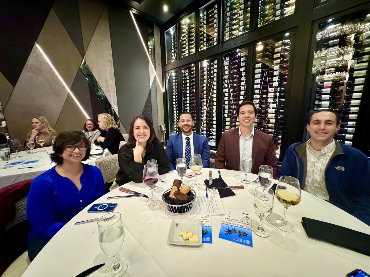 #MayoIDFellowship Reception at #IDWeek2024

Thanks to more than 50 faculty, trainees and alumni who joined us to celebrate our Mayo family!