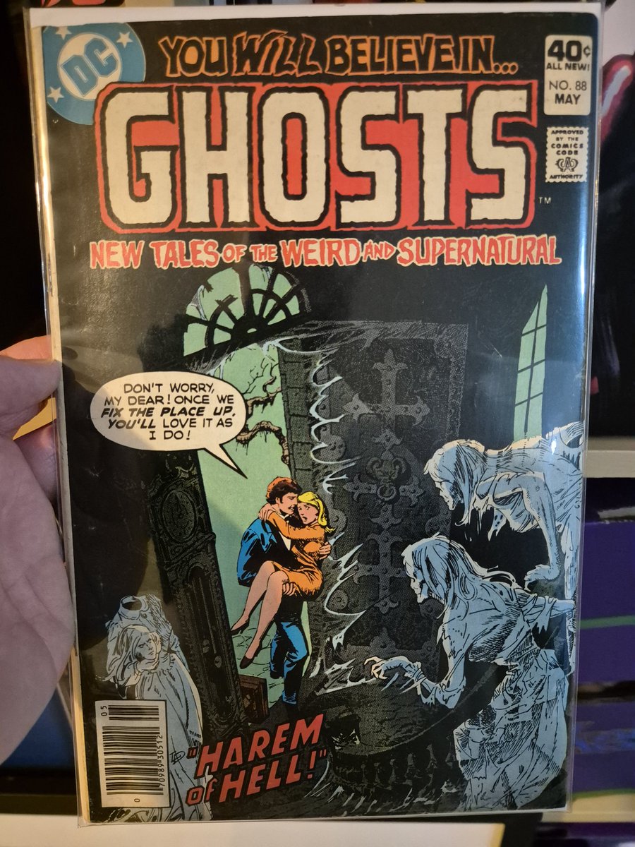 fredtarget's tweet photo. Chaque jour une cover qui te fera croire aux fantômes  👻👻👻
C'est le #spookymonth 
GHOST 88 de mai 1980 
On a en peu oublié ces series mais il y a eu plus de 100 numéros (cela ferait rêver certain titre aujourd'hui)
#dccomic #Halloween2024 #spookycomics #DC_Comics #comics https://t.co/PEjk83aylG