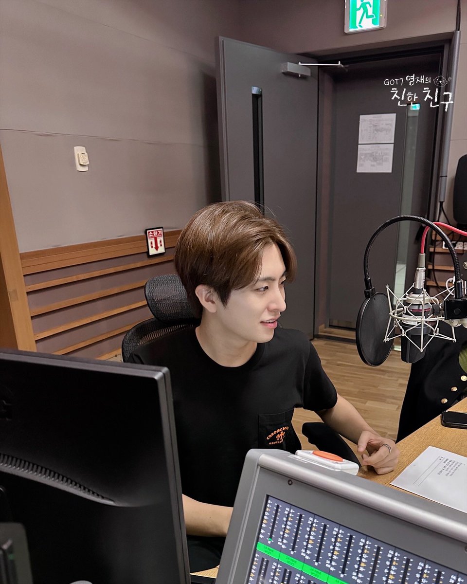 🦦친친🦦

무화과수저 달디 💚
하지만 무화과를 한번도 먹어본적 없는게 함정 🧚‍♂️

#MBC #RADIO #GOT7영재의친한친구 #친한친구 #친친 #달친친 #달디 #GOT7 #갓세븐 #영재 #YOUNGJAE