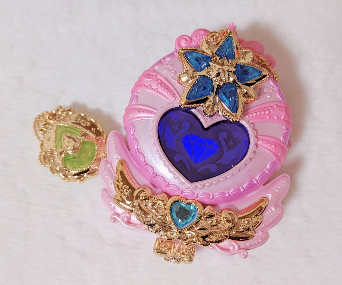 中国語版のジュエルハートウィングフォン付属のエメラルドとサファイア