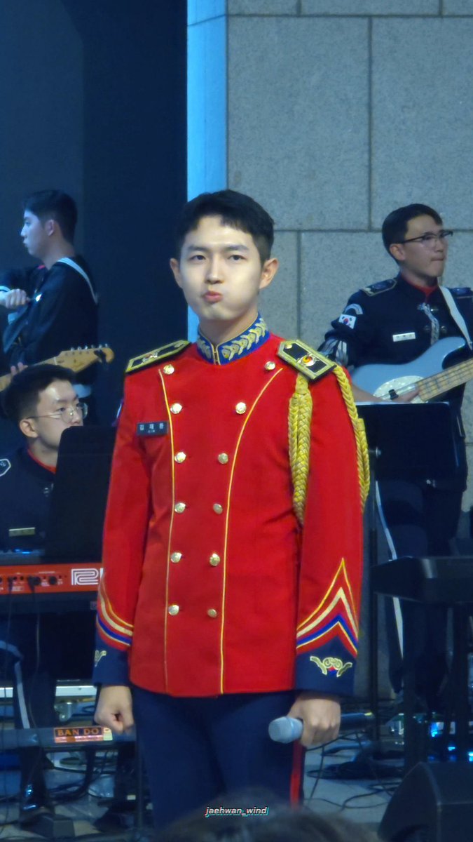 bbeeaauuty_627's tweet image. แสดงกี่โมงคะ อย่าปล่อยให้เบบี้ทหารพองลมเยอะ มันน่ารักค่ะ 🐡