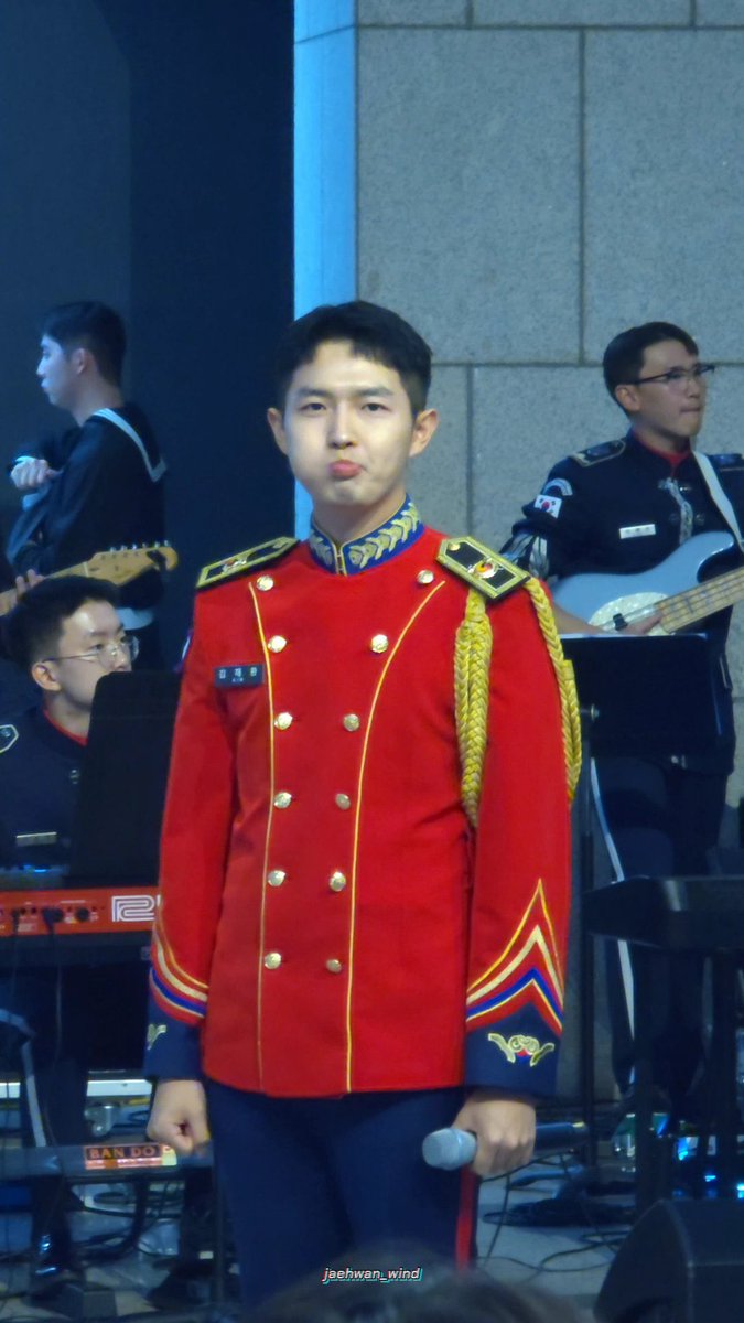 bbeeaauuty_627's tweet image. แสดงกี่โมงคะ อย่าปล่อยให้เบบี้ทหารพองลมเยอะ มันน่ารักค่ะ 🐡