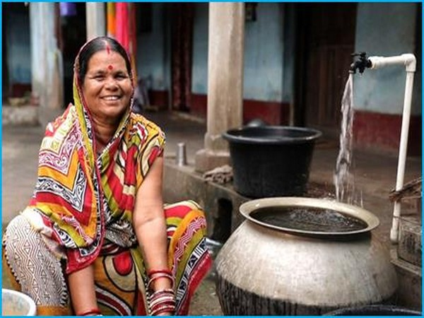 ani_digital's tweet photo. 'Har Ghar Jal' scheme boosts female workforce in agriculture and allied activities: SBI report
Read @ANI Story | https://t.co/KcjnZVhnha
#HarGharJal #JalJeevanMission #femaleworkforce https://t.co/UIRYtLgcUe