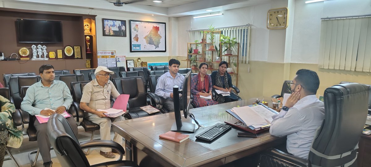 CdoBareilly's tweet photo. युवा कल्याण विभाग द्वारा अर्बन कॉपरेटिव बैंक सभागार में दिनांक 23/10/2024 को आयोजित होने वाले जनपद स्तरीय युवा उत्सव एवं साइंस मेले का सफलतापूर्वक आयोजन कराए जाने के संबंध में सम्बंधित को आवश्यक दिशा-निर्देश दिए- #cdobareilly https://t.co/iYXsktecfr