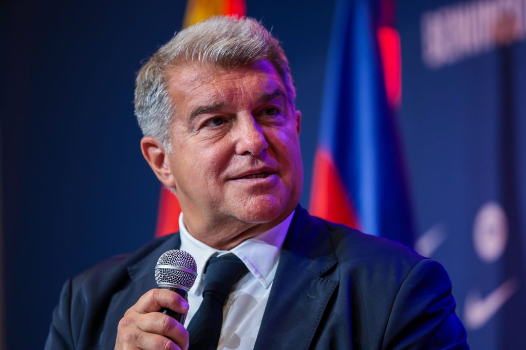 FabrizioRomano's tweet photo. 🔵🔴👋🏻 Barça president Laporta: "Chelsea arrived and paid the clause for Marc Guiu. But I mean... any player who wants to leave Barça, the doors are open for him".

"There's no other place like Barça and they will realize it later". https://t.co/UypexJ2WaV