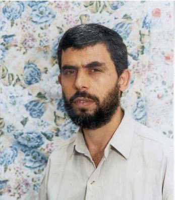 استعاد البطولة من الصحف والأوراق،
وأعادها إلى تاريخ حي نابض؛
انتزع الموت انتزاعا، لتنهض أمة هامدة، ستبقى مدينة له طول دهرها ما لم تتحرر.
هو فخر «الشهادة»، وباعث حقها، ومجدد حقيقتها؛
أدّى أمانته وأوفى وعده، غاسلًا يده اليمنى الشريفة عن دنس الذل والخذلان، مرتقيا إلى مقام الأنبياء