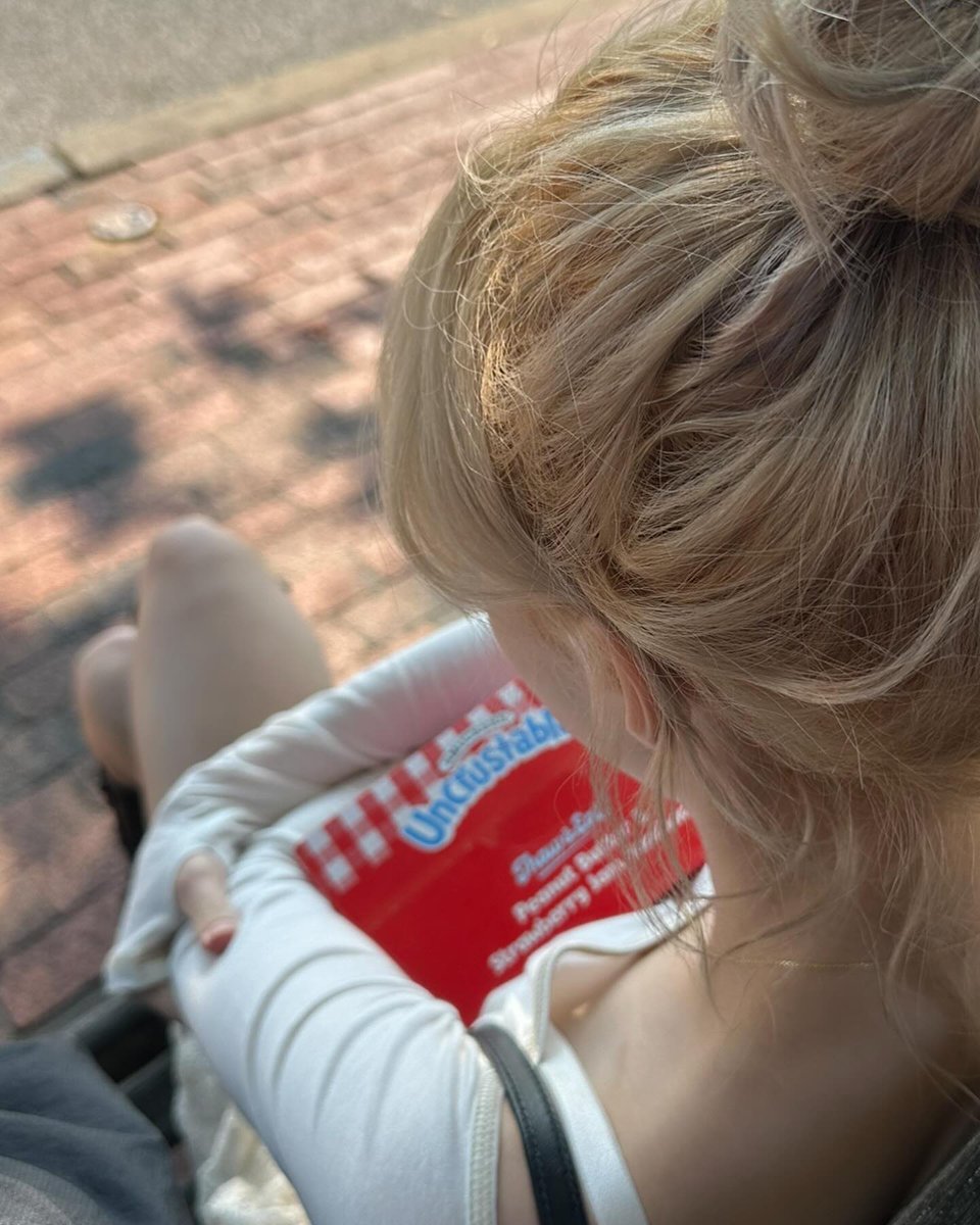 여친강림 포카가 지금 럭드에 있다꼬…