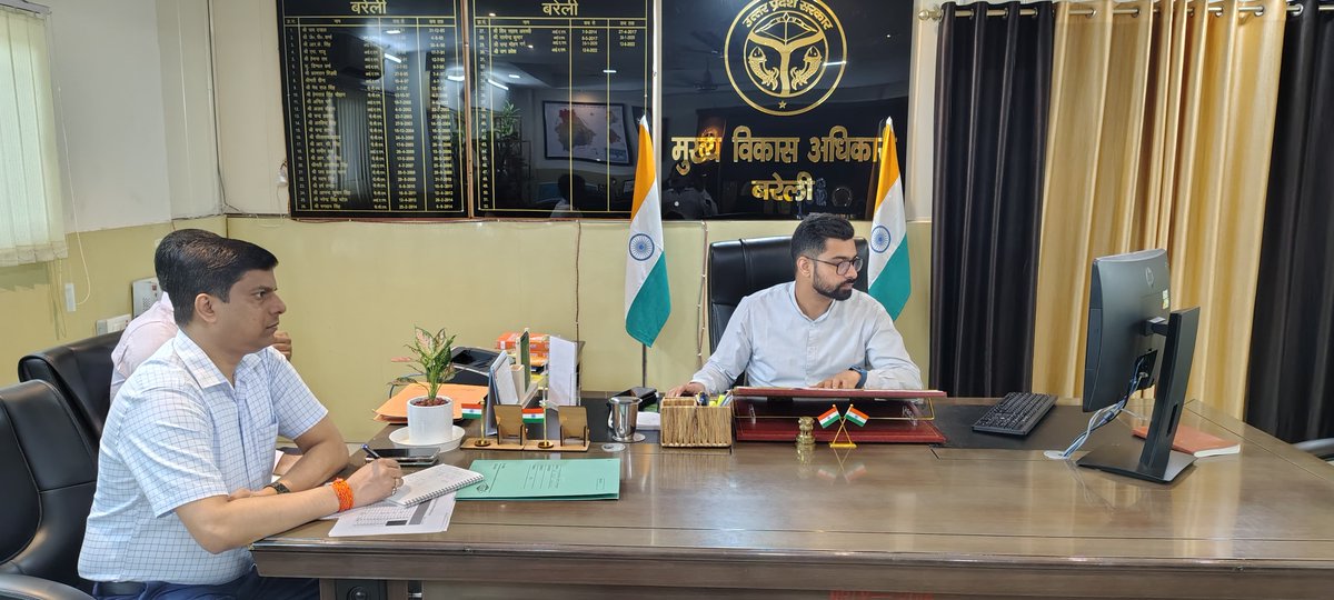 CdoBareilly's tweet photo. DPRO, DPO, समस्त BDOs, ADO(P) के साथ जीरो पॉवर्टी स्टेट (गरीबी मुक्त प्रदेश) के तहत गरीब परिवारों का चिन्हांकन और आंगनवाड़ी केंद्रों में किचेन सेट, गैस का चूल्हा, सिलेंडर आदि के क्रय किये जाने की समीक्षा कर आवश्यक कार्यवाही करने के निर्देश सम्बंधित को दिए-  #cdobareilly https://t.co/qNdkGUoD0I