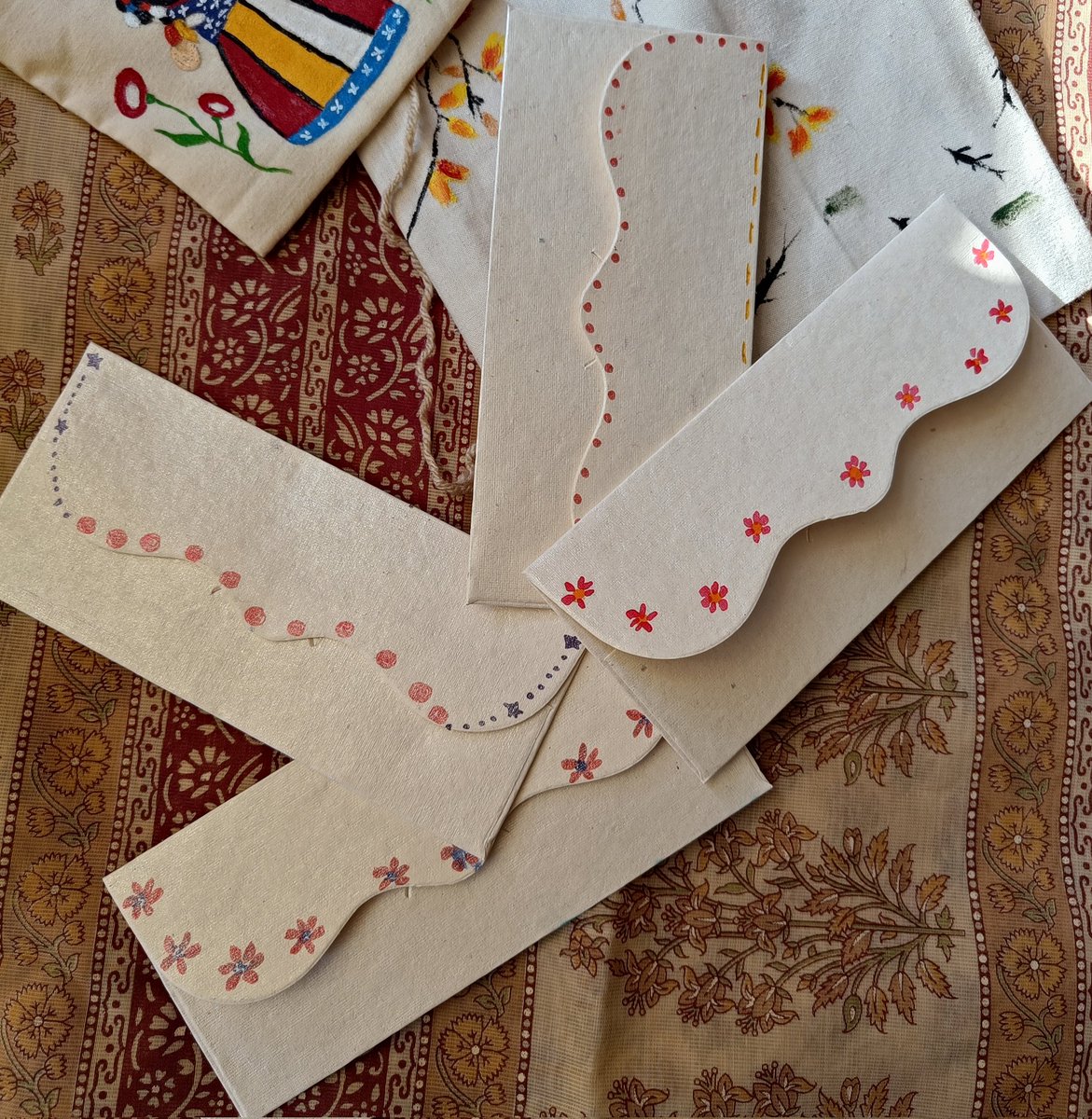 tikulli's tweet image. A set of handpainted money envelopes for the festive season. The envelopes are made of recycled paper. DM to buy. #EcoFriendly #RecycleWeek #handmadegift #FestiveSeason