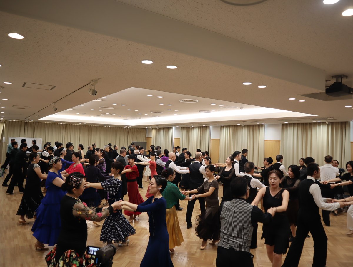 DanceCircleAct's tweet photo. 40~50代の方に向けた社交ダンスイベント、アクトダンスフェスティバルが10/14開催されました！
沢山の方が参加してくれて、大変盛り上がった一日でしたね！
４０代・５０代で社交ダンス始める場所が無い、という方はぜひサークルアクトで社交ダンス始めて見ませんか？ https://t.co/G7Uz6GZGiZ