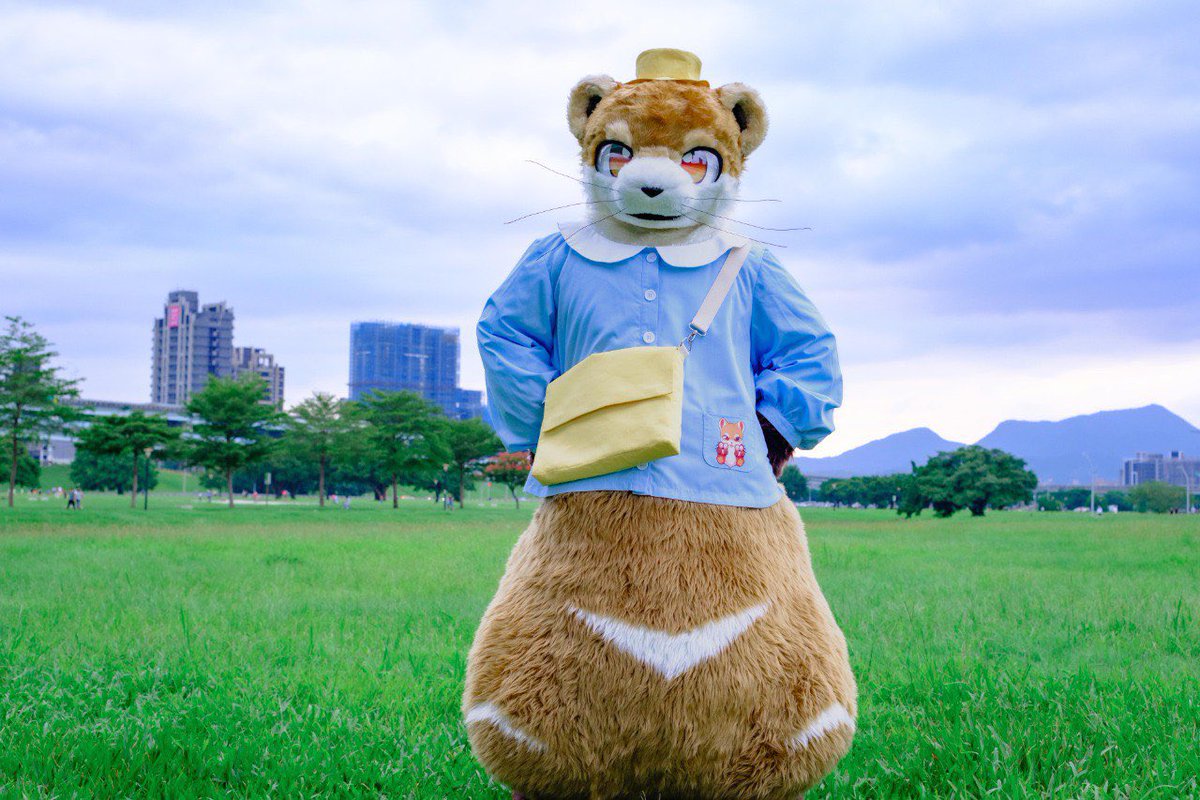 Rutora1208's tweet photo. 学校に遅刻する😭
早く学校に連れて行って 
📷：@howard5566183 
👔✂️：@ntfhandmade 
#FursuitFriday
#毛毛星期五
#ケモノ金曜日 https://t.co/J2K5uwFhr8