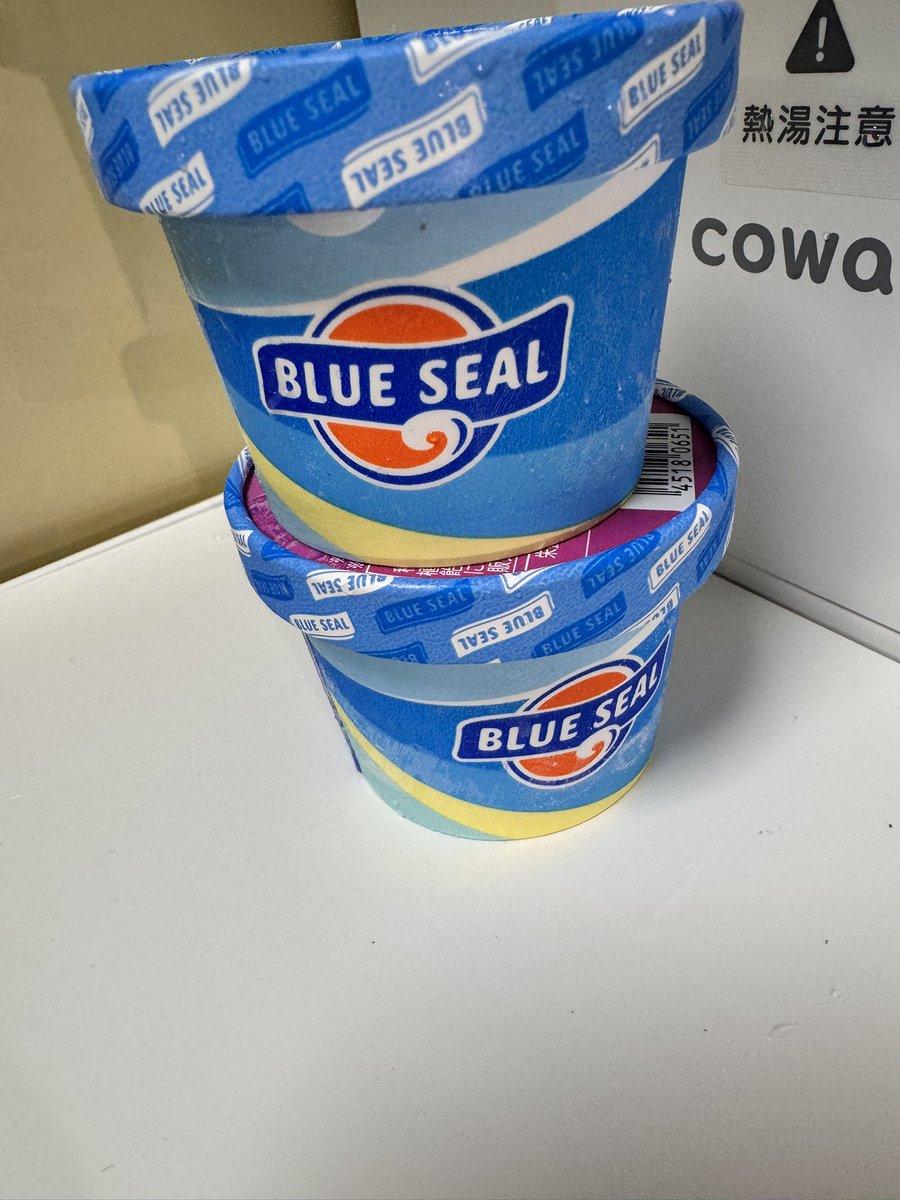 店暇だからアイス食い散らかしてる

X見たで初回来店カットシェービングセット500円offです！