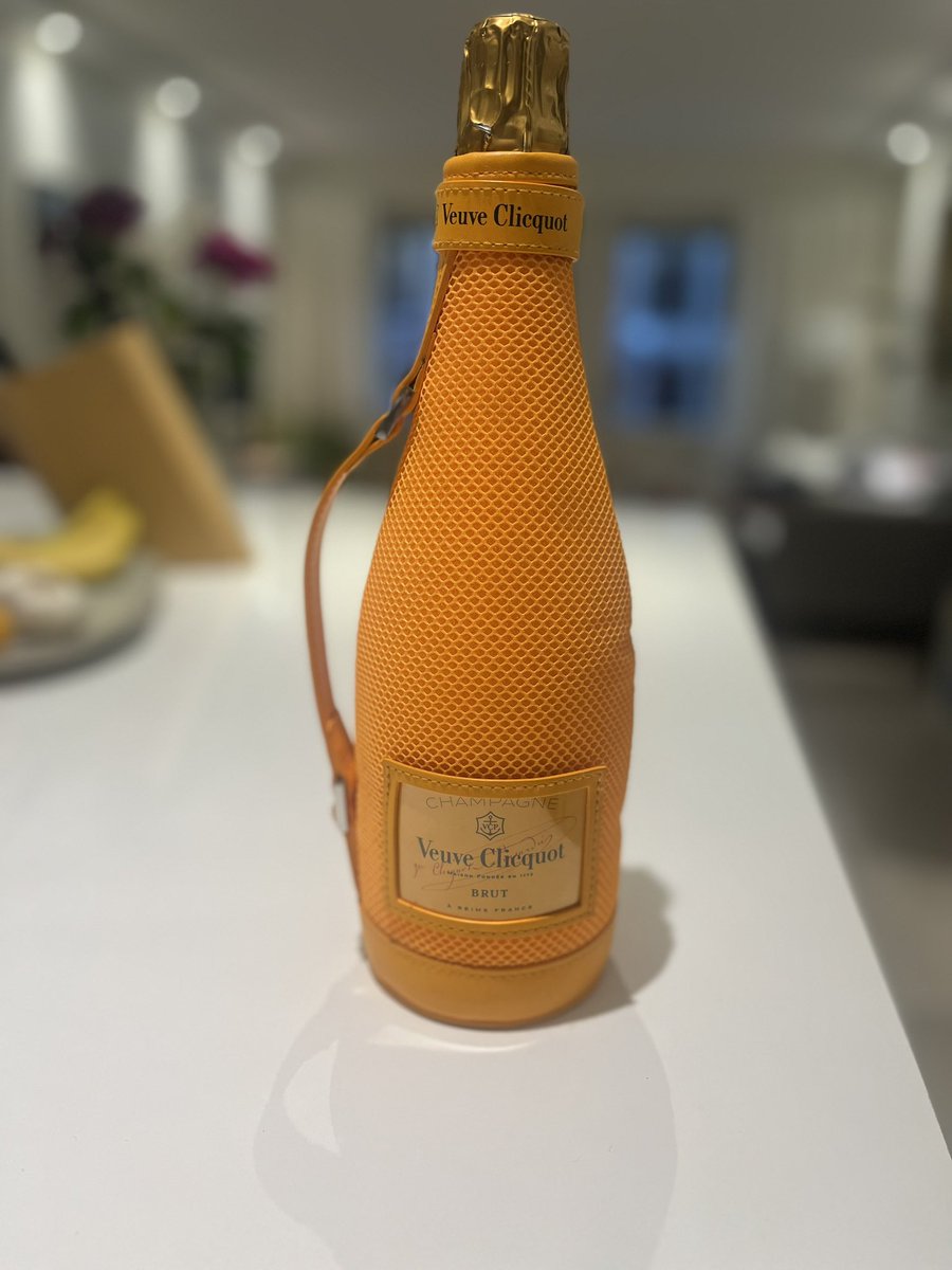 Den 3e fredagen i oktober är det champangens dag! Ett ypperligt tillfälle att fira. Själv tänkte jag fira att Sverige fortsatt tar ett finanspolitiskt ansvar, numera med ett balansmål